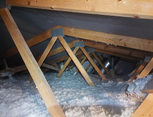 Zateplení stropu pomocí foukané izolace